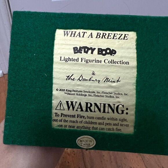 ⚡️SPRING CLEAN SALE⚡️ Betty Boop "What A Breeze" Lighted Figurine Candleholder - Picture 3 of 8